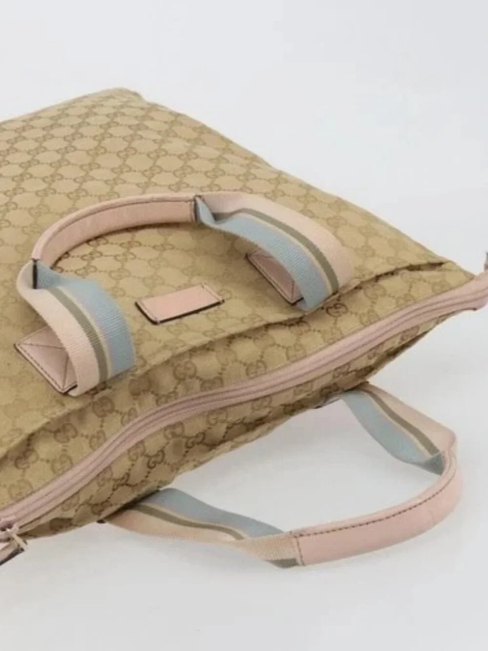 Gucci brand	gucci color	beige